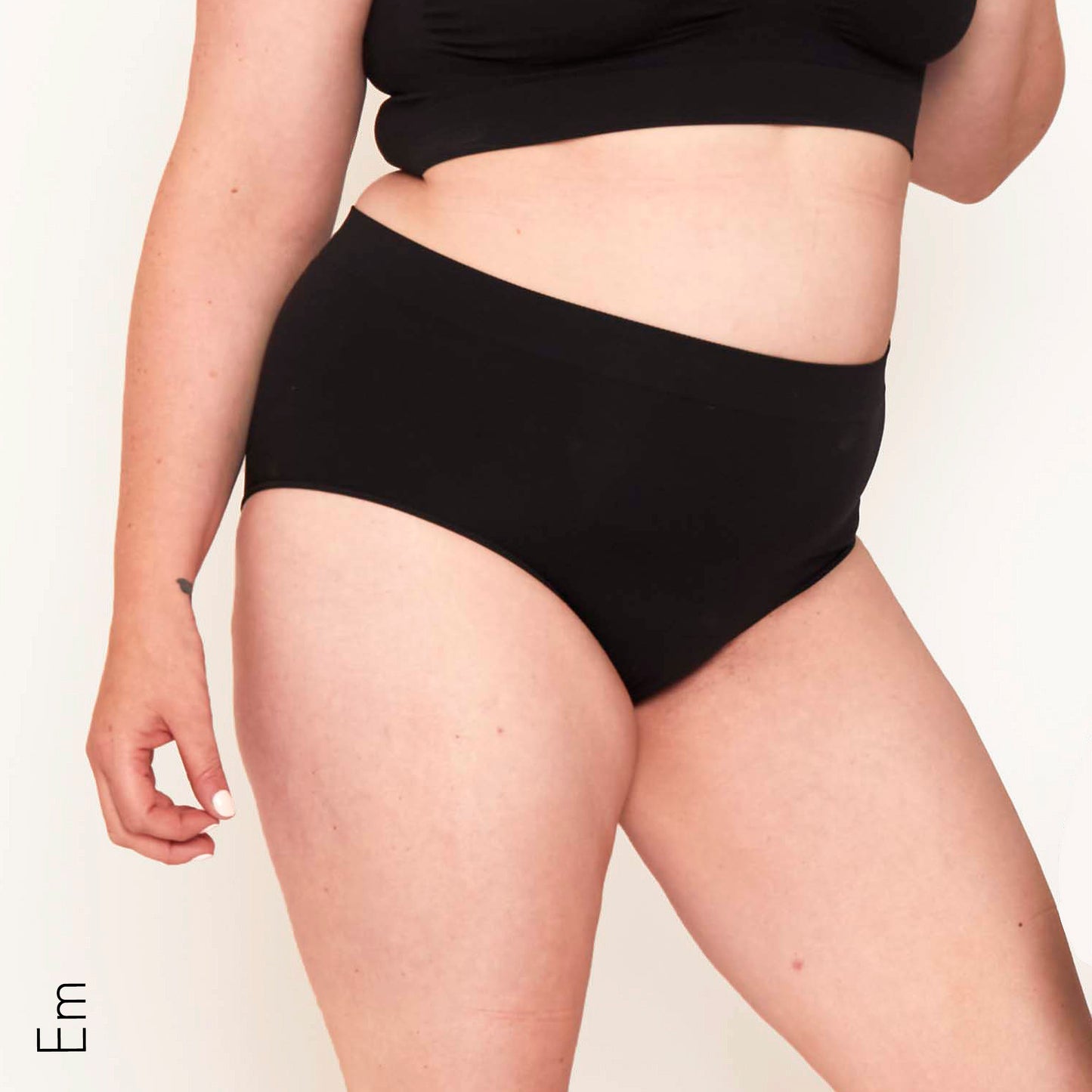 Printed seamless brief curvy in black, 2.99€