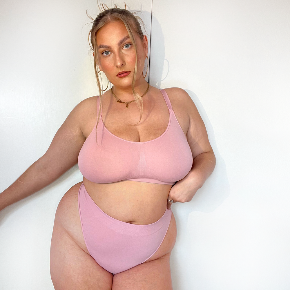 
                  
                    Soft pink seamless underwear set
                  
                