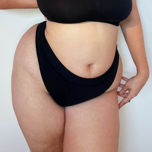 Black seamless thong